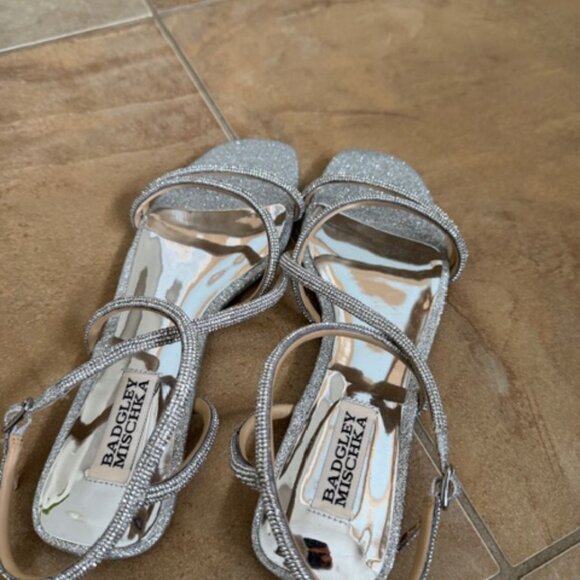 Badgley Mischka Ivie Embellished Strappy Flat Sandals Silver Fits true to size - Picture 3 of 10